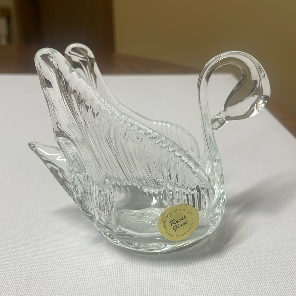 Rossi Glass crystal swan Niagara Falls Canada